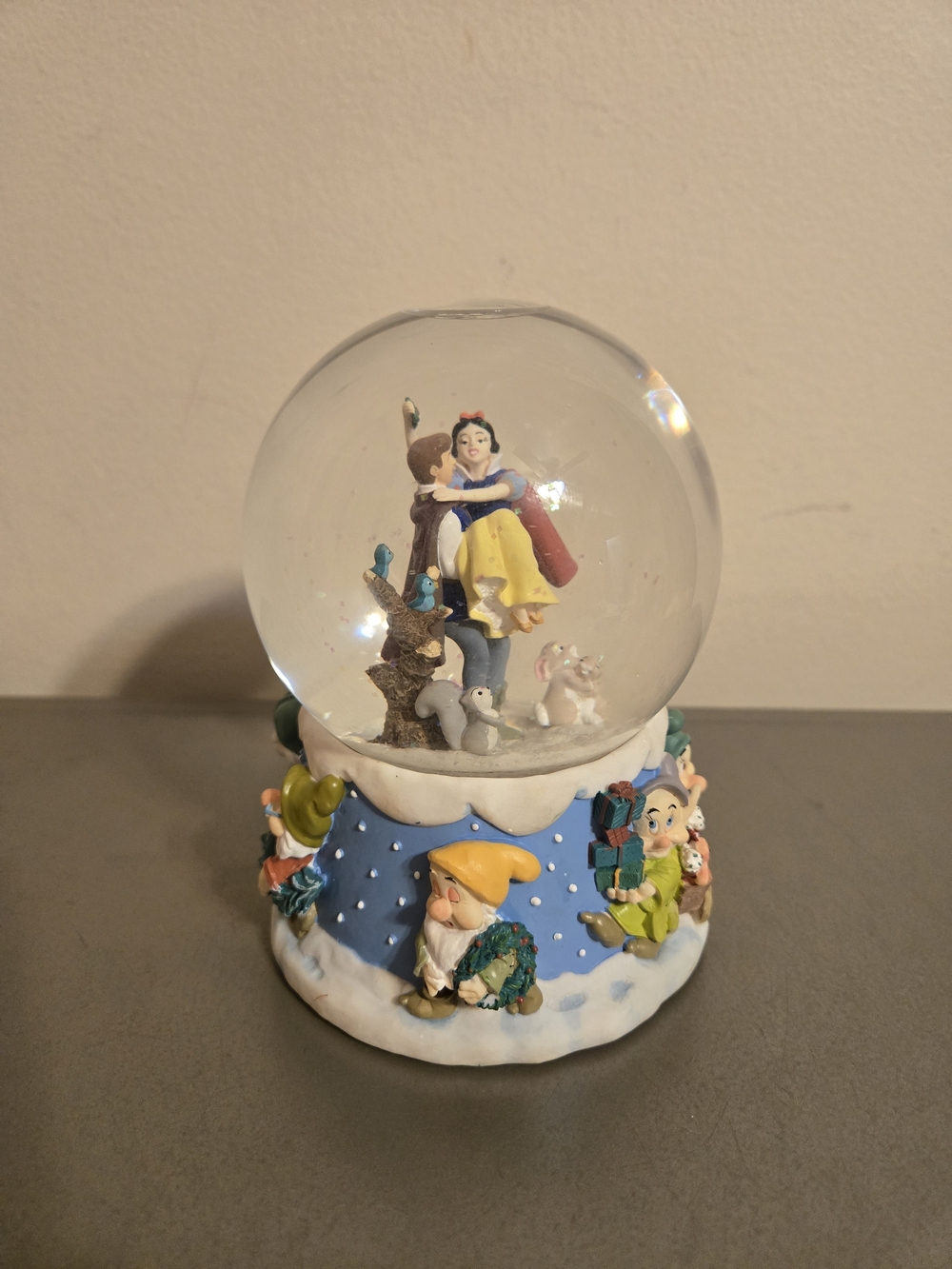 Vintage Enesco Disney Snow White and the Seven Dwarfs Musical Snow Globe
